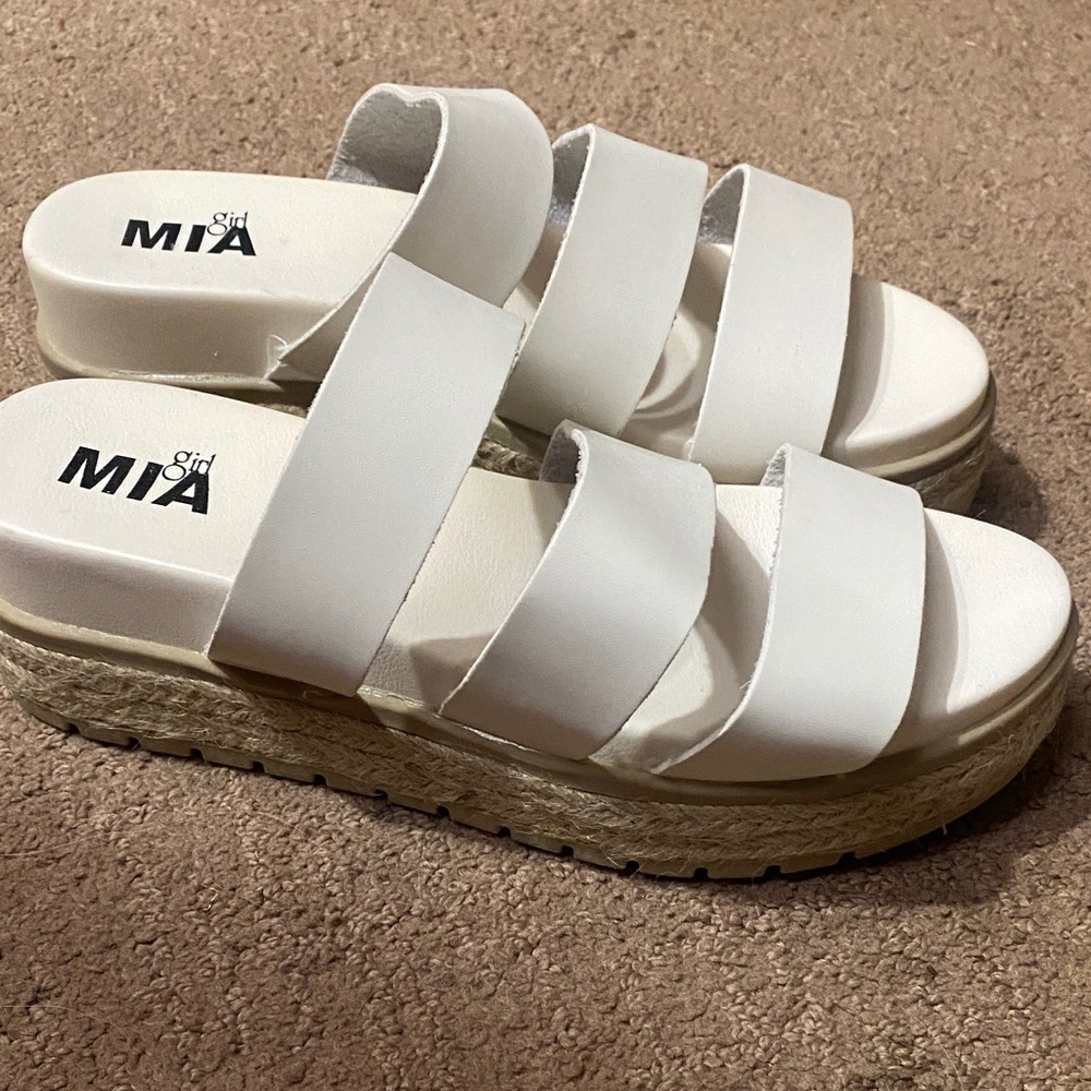 MIA Women's White Espadrille Platform Size 8 Sandals Summer Wedding Guest